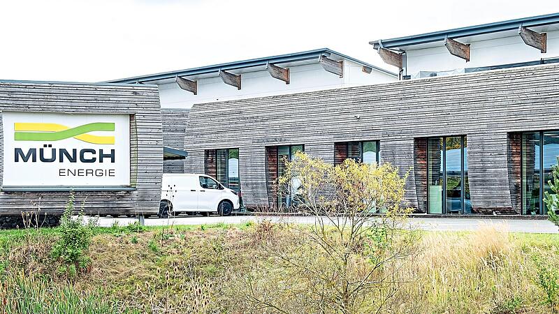 Zumindest in Oberfranken wird die Stromlieferung wohl weiterlaufen &ndash; wenn dort Kraftwerke von M&uuml;nch Energie vorhanden sind. Die sonstigen K&uuml;ndigungen sehen Verbrauchersch&uuml;tzer allerdings als unwirksam an und raten dazu, Schadenersatz geltend zu ma...
