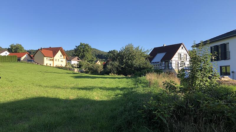 In der Linzwiese in Weingarts muss laut B&uuml;rgermeister  die Entw&auml;sserung geregelt werden.Forchheim & Fr&auml;nkische Schweiz