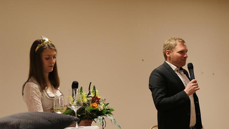 Kr&ouml;nungsfeier der neuen Ramsthaler Weinprinzessin Julia Vierheilig