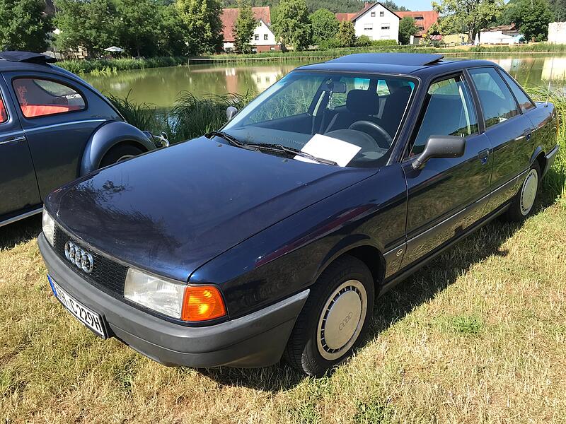 1000 Jahre Ailsbach: Die Oldtimer gl&auml;nzten und tuckerten um die Wette