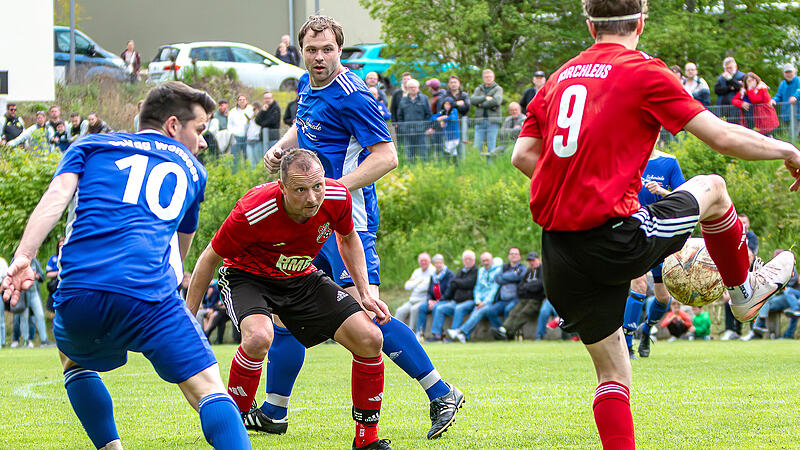 Die SpVgg Wonsees feiert die Meisterschaft in der A-Klasse 6 Kulmbach