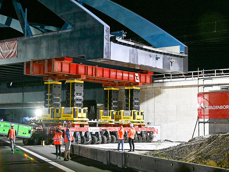 Forchheim A73 Br&uuml;ckenverschiebungEinschub Eisenbahnbr&uuml;cke bei Forchheim