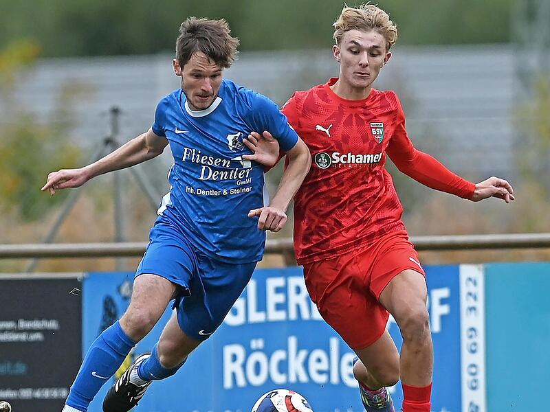 Die SpVgg Zackern um Jochen Spurny (Bild Links) k&auml;mpft in der Bezirksliga Mittelfranken Nord um den Klassenerhalt.
