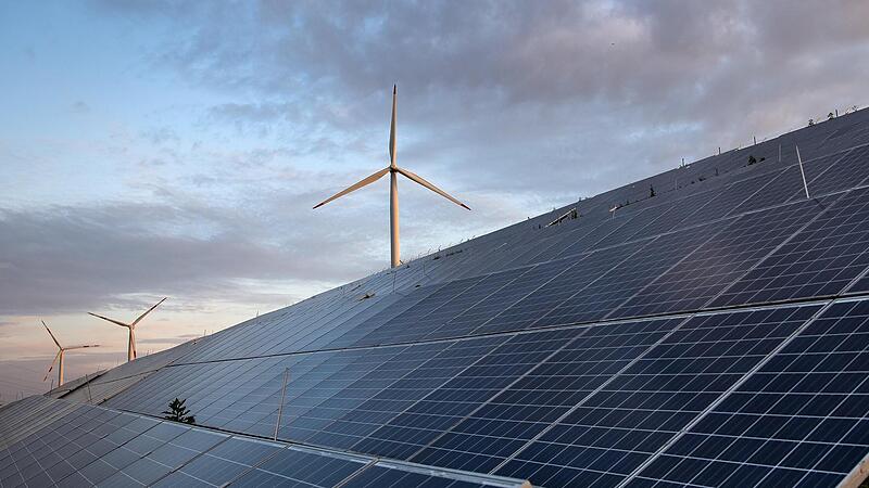 Auf der Kirchleuser Platte stehen schon Windräder – jetzt soll auch noch eine Freiflächenanlage mit Photovoltaik dort entstehen.