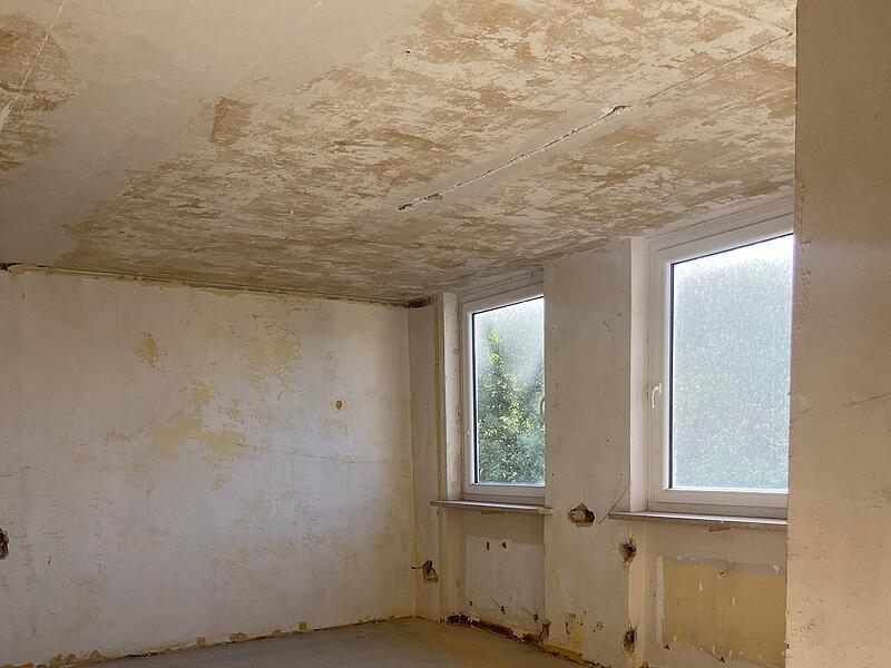 Blick in das alte Wohnbau-Geb&auml;ude