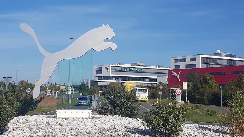 Der springende Puma auf dem Kreisverkehr vor der Firmenzentrale