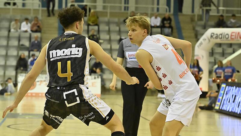 Der 17-j&auml;hrige Felix Egger (rechts) machte in Essen ein starkes Spiel in Essen.