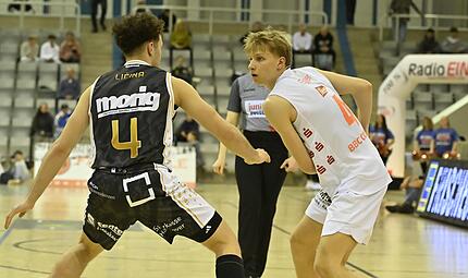 Der 17-j&auml;hrige Felix Egger (rechts) machte in Essen ein starkes Spiel in Essen.