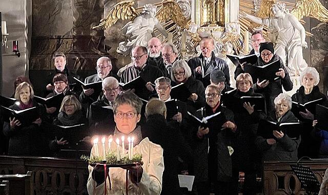 Die Kissinger Sängervereinigung bei Ihrem Adventskonzert in der Jakobuskirche. Die Kissinger Sängervereinigung bei Ihrem Adventskonzert in der Jakobuskirche.
