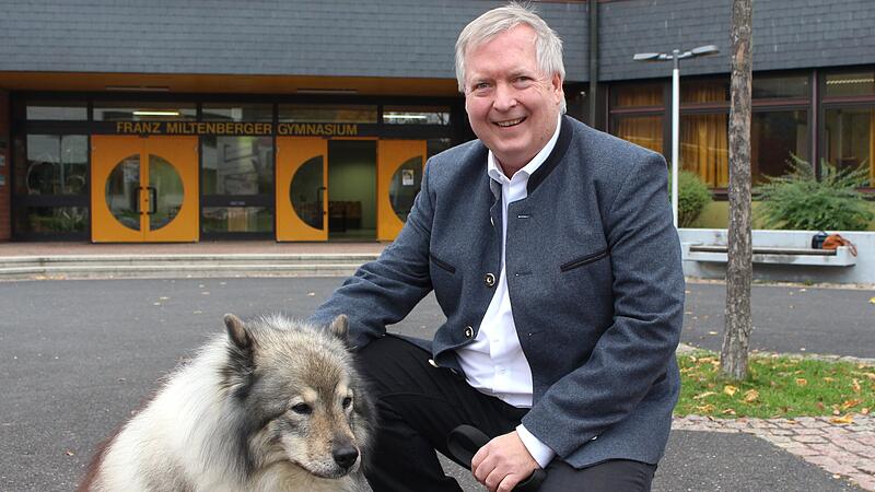 Peter Richter ist neuer Stellvertreter am Franz-Miltenberger-Gymnasium in Bad Brückenau. Seine Hündin Quecy lässt er nicht gerne alleine.