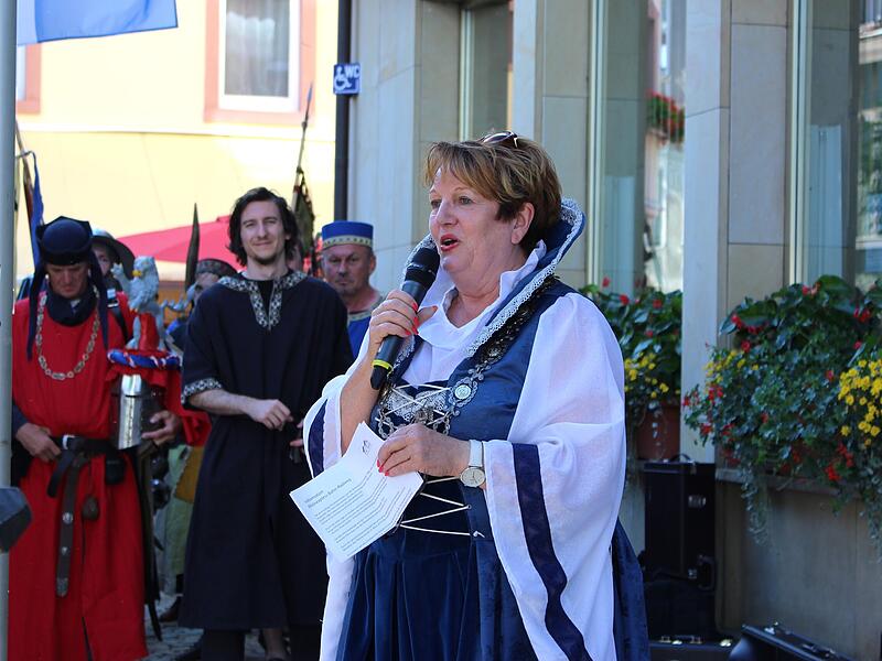 Erinnerungen: Im Jahr 2019 er&ouml;ffnete die damalige B&uuml;rgermeisterin Brigitte Meyerdierks das Stadtfest. B&uuml;rgermeister Jan Marberg, damals in Funktion des Kulturamtsleiters, organisierte das historische Stadtfest mit Mittelaltermarkt.