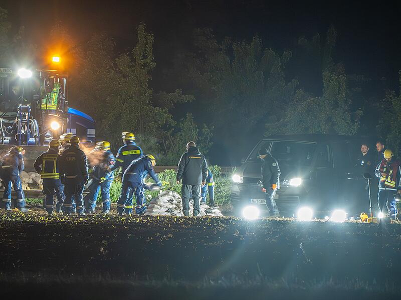 Panzergranate aus dem 2. Weltkrieg im Landkreis Forchheim gesprengt (on Tape)Forchheim & Fränkische Schweiz Eine 40 Zentimeter große Panzergranate aus dem Zweiten Weltkrieg sorgt in Pinzberg in der Nacht auf Samstag für große Aufregung: Zur kontrollierten Sprengung rückt das Sprengkommando aus Nürnberg an.