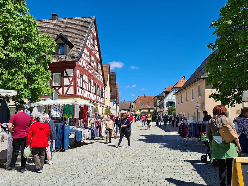 Der Jahrmarkt ist Anziehungspunkt f&uuml;r viele Besucher.Forchheim & Fr&auml;nkische Schweiz