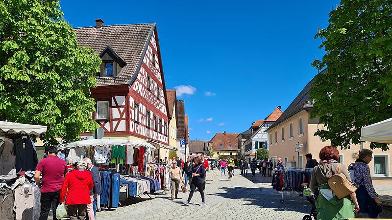 Der Jahrmarkt ist Anziehungspunkt f&uuml;r viele Besucher.Forchheim & Fr&auml;nkische Schweiz
