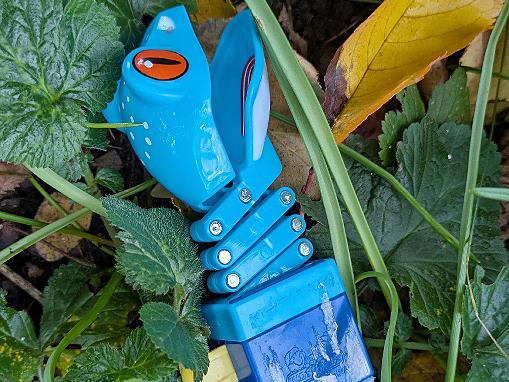 Der Plastik-Frosch spuckte einst Süßes aus.