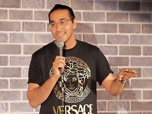 Hani Who gilt als Shootingstar der Comedy-Szene.