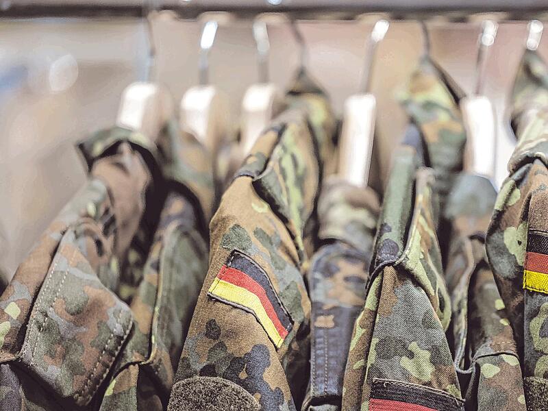 Die Union will eine Rückkehr zur Wehrpflicht, die SPD möchte es vorerst mit Freiwilligkeit versuchen.