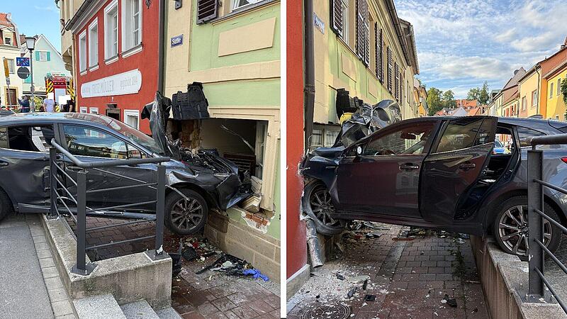 Auto durchbohrt Hauswand und bleibt stecken: Unfall in Bamberger Altstadt Auto durchbohrt Hauswand und bleibt stecken: Unfall in Bamberger Altstadt