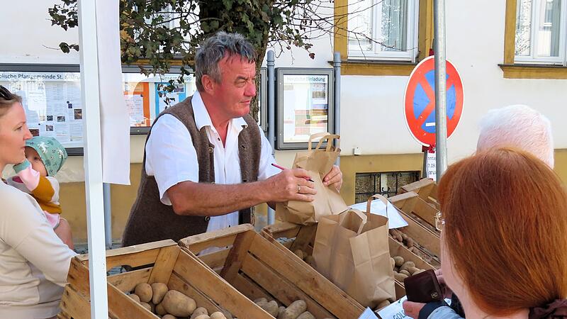 Genussmeile, verkaufsoffener Sonntag und Ford-Treffen