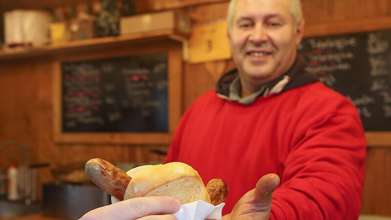 Die Preise am Bratwurststand sind gleich geblieben. Auch der Gl&uuml;hwein kostet genauso viel wie im vergangenen Jahr.Forchheim & Fr&auml;nkische Schweiz