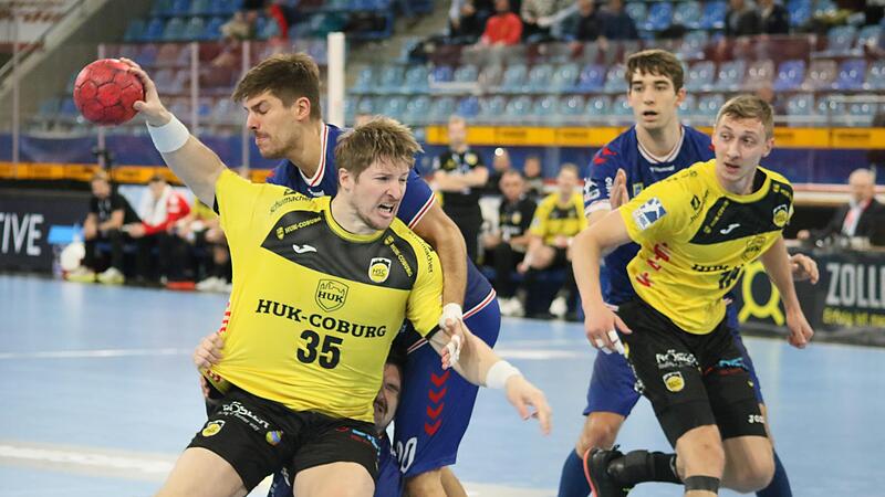 Der Coburger Abwehrchef Jan Schäffer (am Ball) kehrte nach überstandenem Infekt gegen Bietigheim in den Kader zurück. Der Coburger Abwehrchef Jan Schäffer (am Ball) kehrte nach überstandenem Infekt gegen Bietigheim in den Kader zurück.