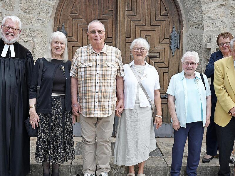 Vor 60 beziehungsweise 65 Jahren feierten die diesj&auml;hrigen Diamantenen und Eisernen Konfirmanden ihre Konfirmation in der Christuskirche.