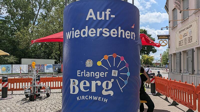 Zu den Kl&auml;ngen von &bdquo;Lili Marleen&ldquo; geht am Montagabend, 16. Juni 2025, gegen Mitternacht die 270. Erlanger Bergkirchweih zu Ende.