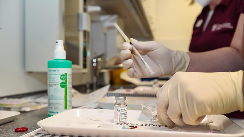 Die  Haus&auml;rzte in Stadt und Landkreis Bamberg wollen nun  richtig mit dem Impfen loslegen,  noch gibt es aber Nachschubprobleme.