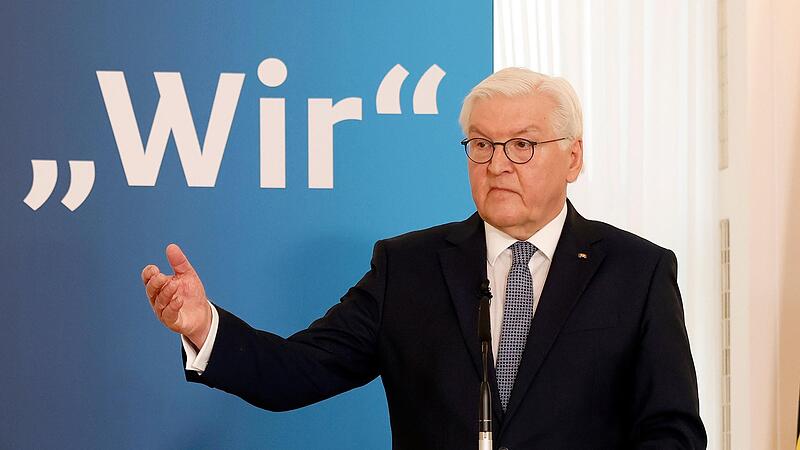Bundespr&auml;sident Frank-Walter Steinmeier spricht zu Beginn der Vorstellung seines Essays &bdquo;Wir&ldquo; im Schloss Bellevue.