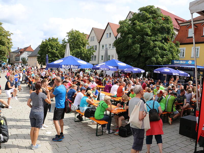 Fränkische Schweiz MarathonEbermannstadt Fränkische Schweiz Marathon, Genussmeile, Naturparkhöfemarkt Fränkische Schweiz MarathonEbermannstadt Fränkische Schweiz Marathon, Genussmeile, Naturparkhöfemarkt