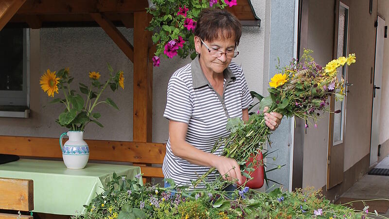 Kr&auml;uterb&uuml;schel an Maria Himmelfahrt.