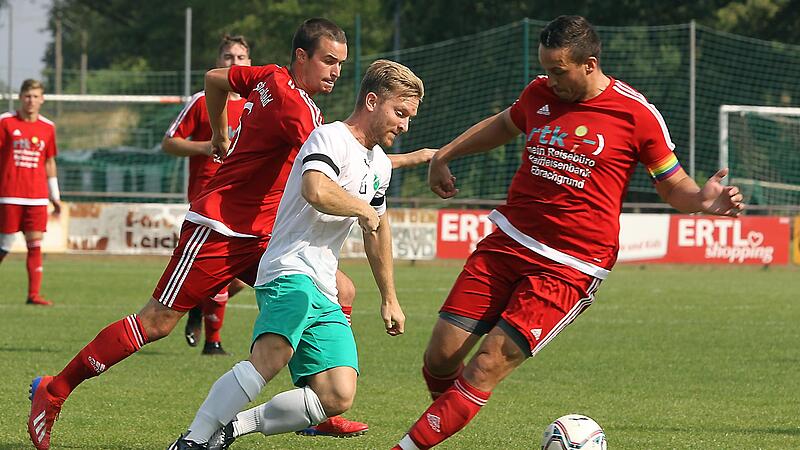 Dennis Getmanenko (M.)  erzielte in der 41. Minute den 2:0-Siegtreffer f&uuml;r den SV D&ouml;rfleins im  Aufsteigerduell der Kreisliga Bamberg gegen die SG Schl&uuml;sselfeld/Aschbach.