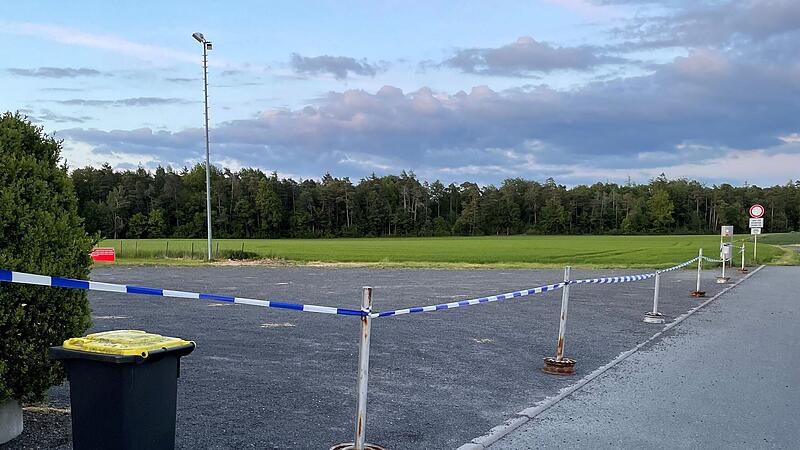 Der SV Weidach hat seinen Parkplatz am Sportgel&auml;nde gesperrt.