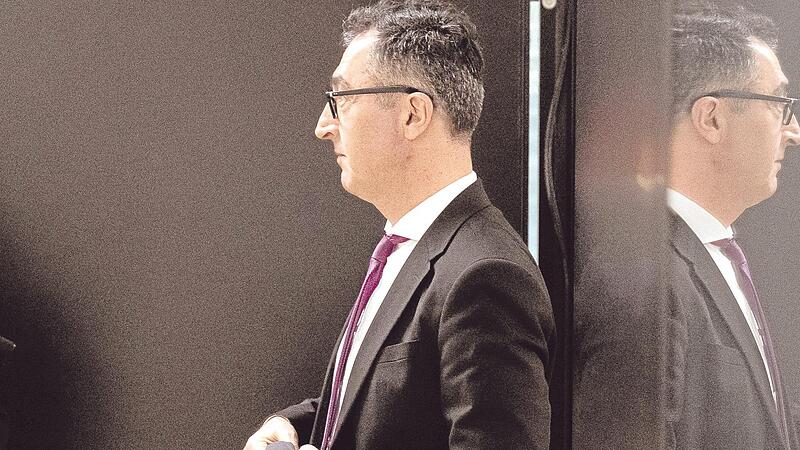 Cem Özdemir: Kind einer sogenannten „Gastarbeiterfamilie“, das es nach ganz oben geschafft hat. Cem Özdemir: Kind einer sogenannten „Gastarbeiterfamilie“, das es nach ganz oben geschafft hat.