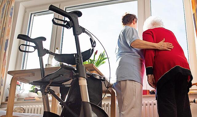 Im derzeit leerstehenden ehemaligen Amtsgerichtsgebäude in Nordhalben könnte bald schon eine Tagespflege-Einrichtung entstehen. Dadurch wird Senioren ermöglicht, so lang wie möglich in ihrem gewohnten Zuhause zu bleiben. Im derzeit leerstehenden ehemaligen Amtsgerichtsgebäude in Nordhalben könnte bald schon eine Tagespflege-Einrichtung entstehen. Dadurch wird Senioren ermöglicht, so lang wie möglich in ihrem gewohnten Zuhause zu bleiben.