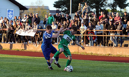 Friesen-Spielmacher Noah Schorn wurde von der Hirschaid-Defensive immer wieder in die Mangel genommen.