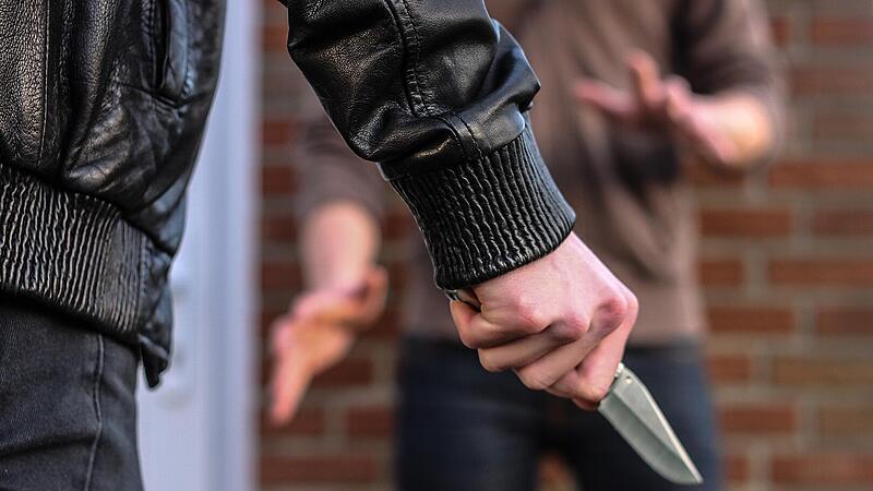 Herzogenaurach: Drei Männer mit Messer bedroht – Täter ermittelt 15-Jähriger geschlagen und mit Machete bedroht