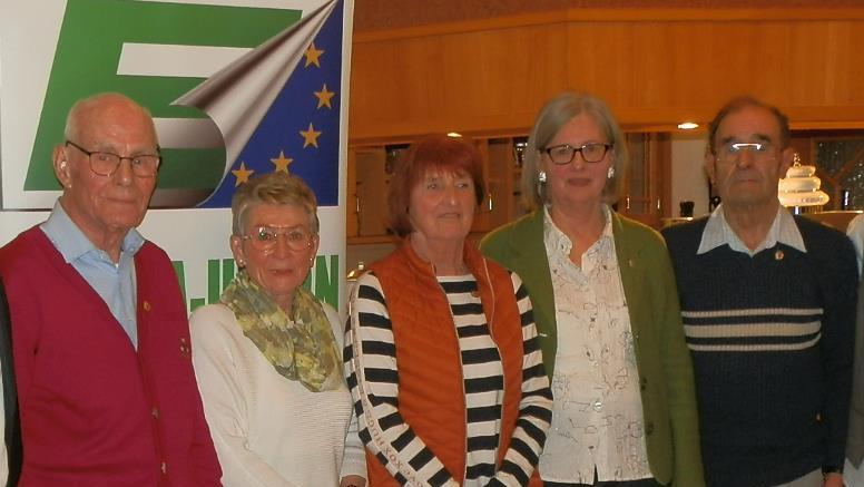 Für ihre 30-jährige Mitgliedschaft wurden (von links)Johannes Traumann, Gertrud Reinisch, Christel Burdack-Corinth sowie Roswitha und Rudolf Schellenberger geehrt.