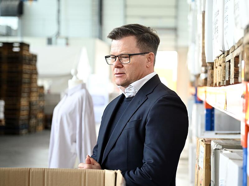 Schneider besucht Deutsche Kleiderstiftung Schneider besucht Deutsche Kleiderstiftung