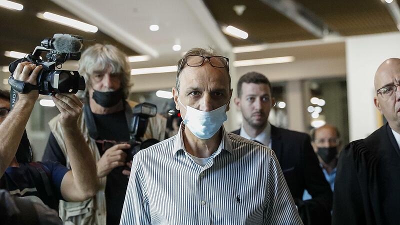 Shmuel Peleg, Gro&szlig;vater von Eitan, trifft im Gericht ein. Ihm wird vorgeworfen, den Sechsj&auml;hrigen von Italien nach Israel entf&uuml;hrt zu haben. Gestritten wird um den Aufenthaltsort des sechsj&auml;hrigen Eitan.