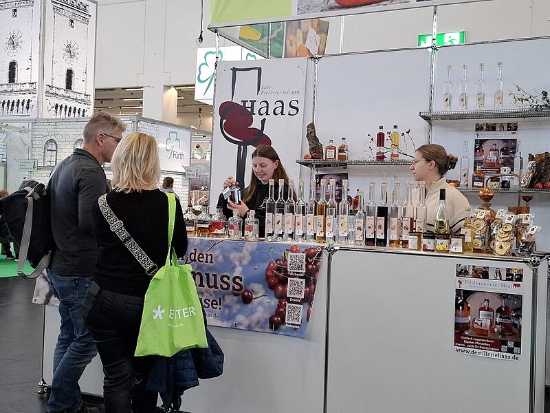Consumenta Nürnberg 2025Consumenta Nürnberg 2025 Emely Haas am Stand der Haas Destillerie