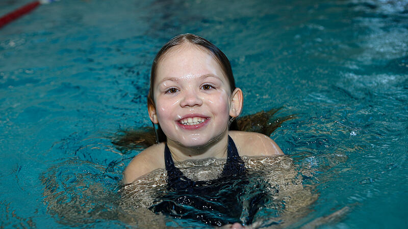Die Sch&uuml;lerinnen und Sch&uuml;ler erzielten bei der Schwimmwette ein Rekordergebnis.