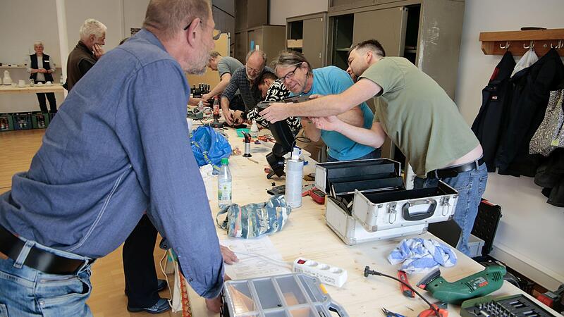 Ein großer Erfolg war das erste Repair-Café im Treffpunkt M17. Das istnur eine der vielfältigen Nutzungen. Ganz kostenfrei werden die Räume aber künftig nicht mehr von der Stadt zur Verfügung gestellt. Allerdings soll es Ausnahmen geben.