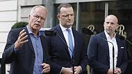 Die Fraktionsvorsitzenden Matthias Miersch (SPD, links) und Jens Spahn (CDU,Mitte) sowie CSU-Landesgruppenchef Alexander Hoffmann (CSU) traten zum Abschluss ihrer Klausurtagung in Würzburg vor die Presse.