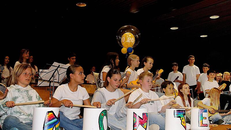 Musische Bildung wird an der Montessori-Schule großgeschrieben. Das wurde beim Festakt zum 20-jährigen Bestehen deutlich. Musische Bildung wird an der Montessori-Schule großgeschrieben. Das wurde beim Festakt zum 20-jährigen Bestehen deutlich.