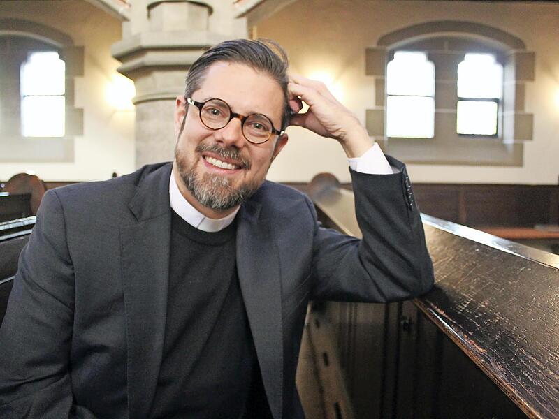 Christian Rosenzweig wurde in sein Amt als Pfarrer in der Martin-Luther-Kirche eingeführt.