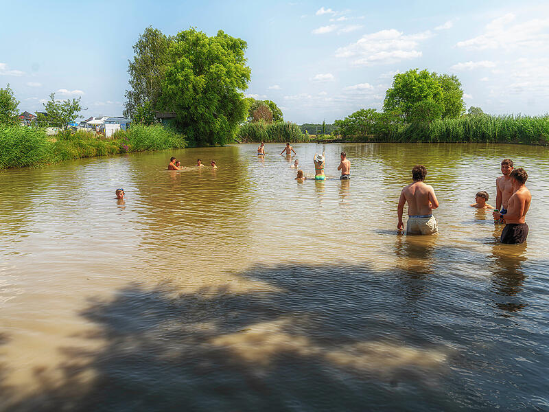 Zum &bdquo;Camping Village&ldquo; geh&ouml;rt auch ein Badeweiher.