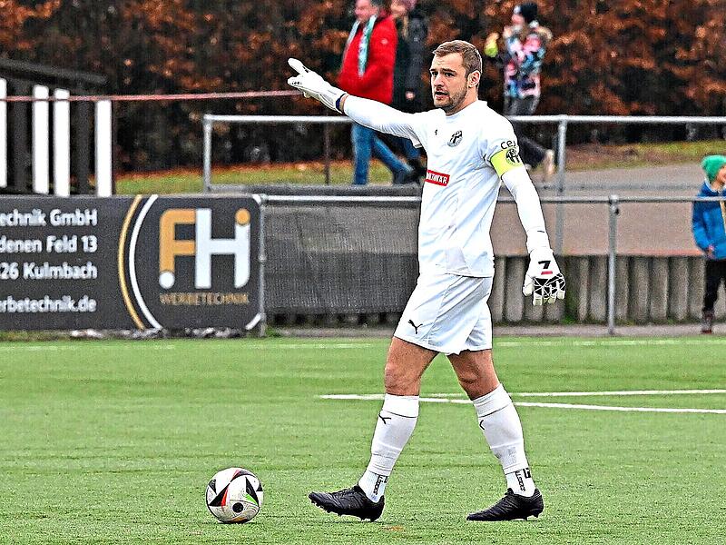 Sport Fu&szlig;ball Saison 2025 / 2026 Bayernliga Nord  19. Spieltag am Samstag 29.11.2025 Spielort  Neudrossenfeld Sportpark Am Weinberg Kunstrasenplatz Spielbeginn 14.00 h TSV Neudrossenfeld gegen ASV Neumarkt  Halbzeitergebnis 0:1  Endstand 1:3 Tobias Gr&uuml;n
