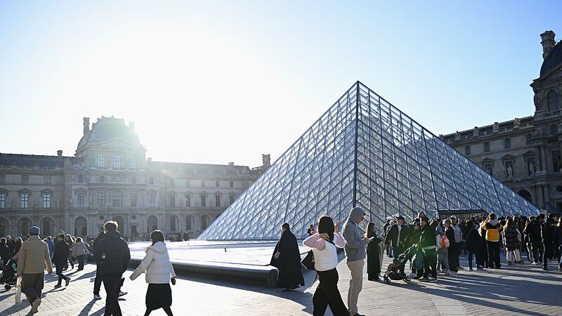 Nach Raubüberfall auf Louvre in Paris