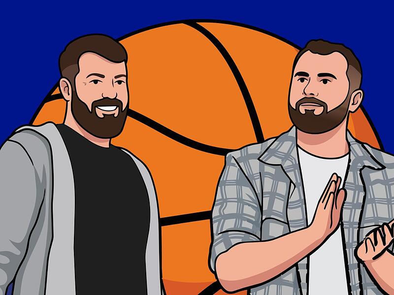 Die fr&auml;nkischen Basketballtrainer Simon Bertram (links) und Patrick Seidel diskutieren &uuml;ber m&ouml;gliche neue Basketball-Regeln.